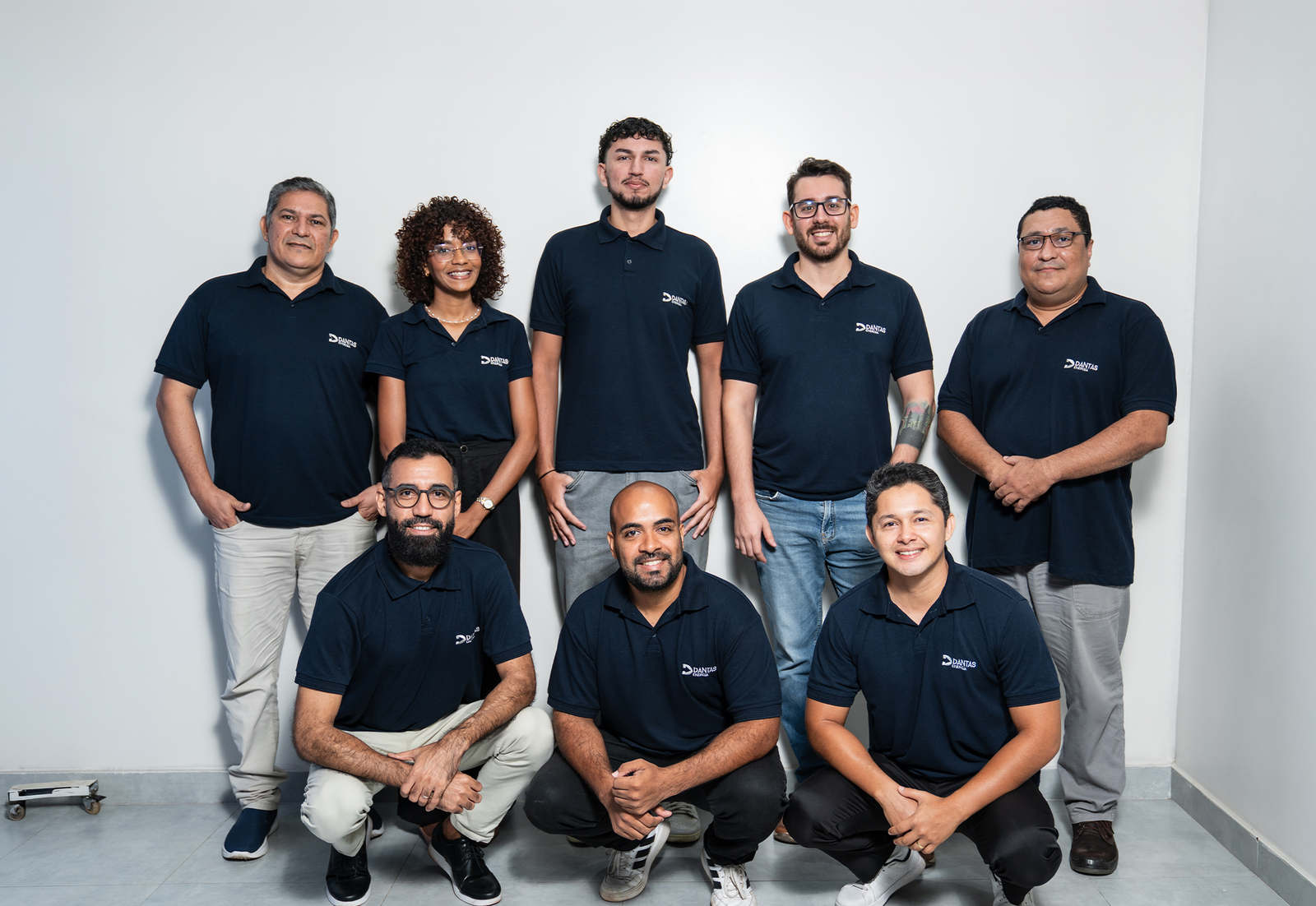 Equipe da Dantas Energia em instalação de energia solar